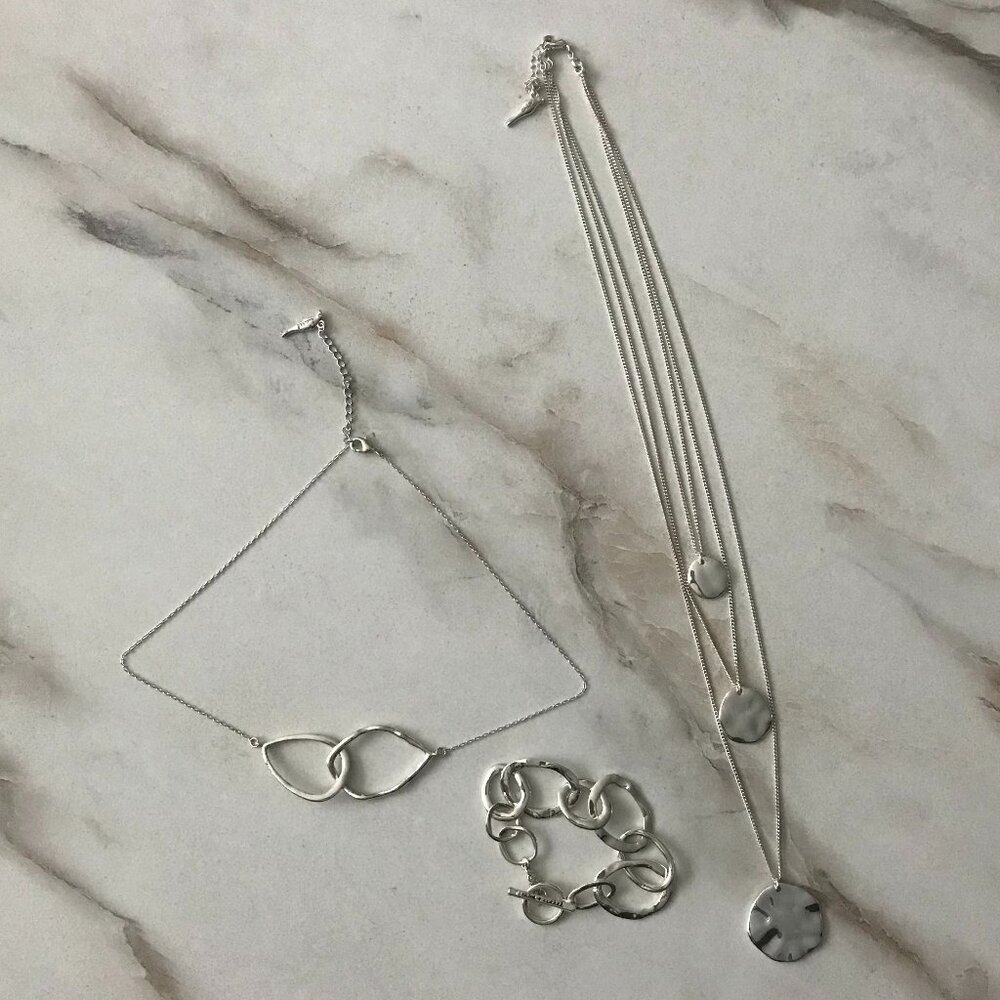 Like New | Chloe & Isabel | 2 Necklaces | 1 Bracelet | Layered